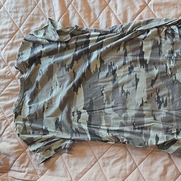 Two (2) Isabel Maternity by Ingrid & Isabel Ruched Maternity T-shirts in XL - Picture 2 of 5